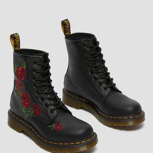Dr Martens Vonda Floral Boots in size 9.